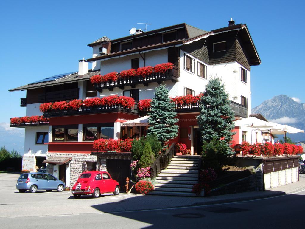 Albergo Trieste Tambre dʼAlpago Buitenkant foto