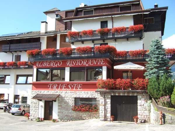 Albergo Trieste Tambre dʼAlpago Buitenkant foto