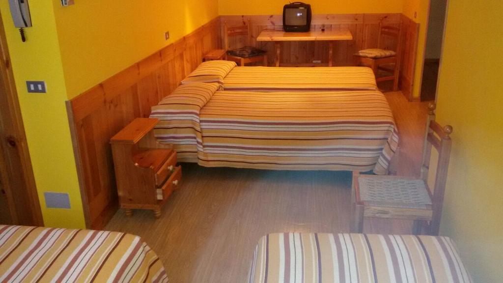 Albergo Trieste Tambre dʼAlpago Kamer foto