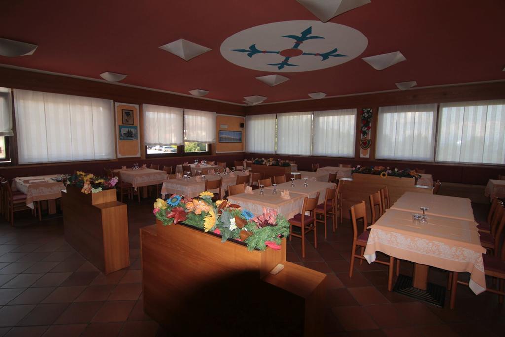 Albergo Trieste Tambre dʼAlpago Buitenkant foto