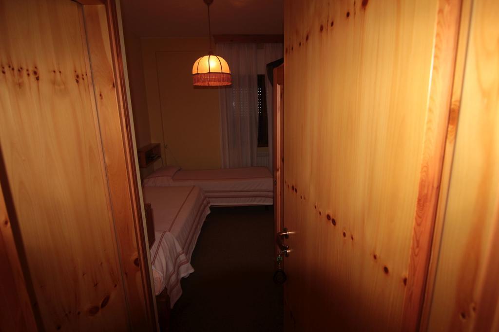Albergo Trieste Tambre dʼAlpago Kamer foto