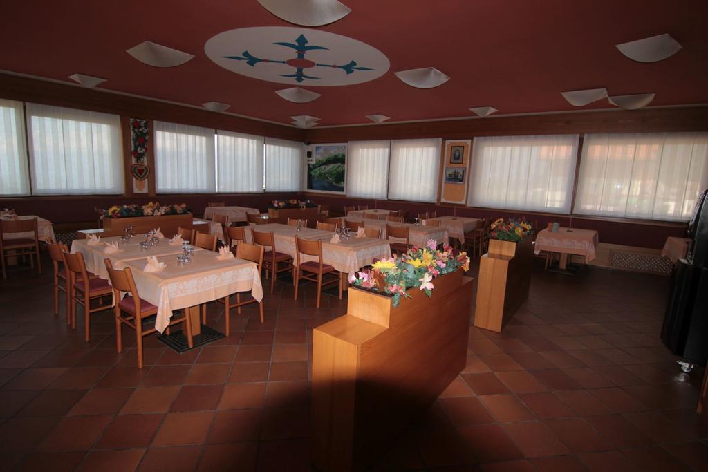 Albergo Trieste Tambre dʼAlpago Buitenkant foto