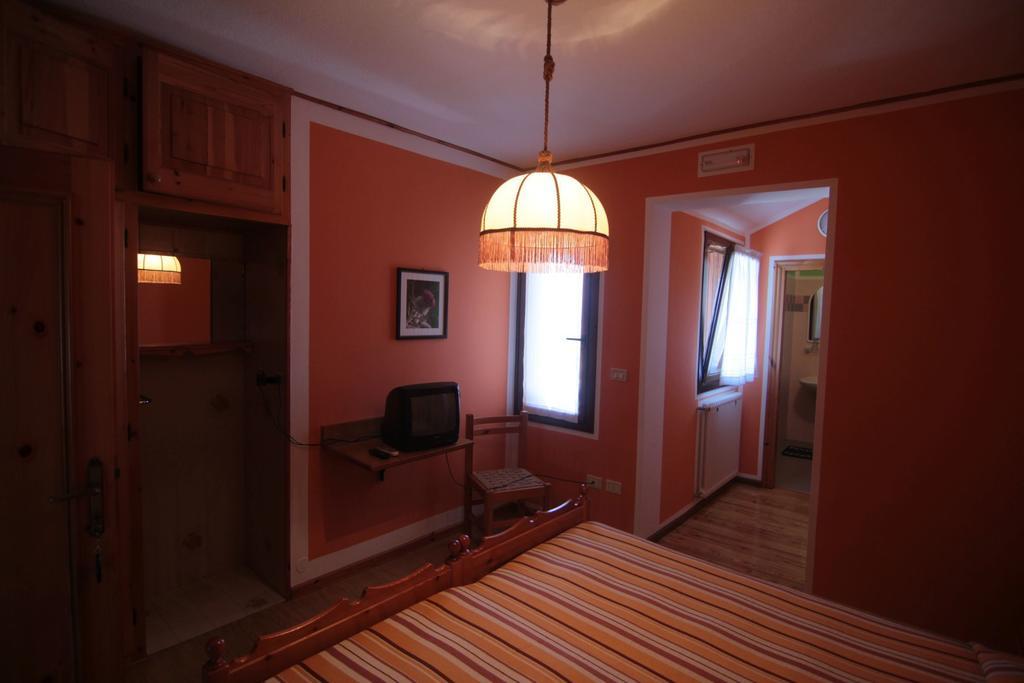 Albergo Trieste Tambre dʼAlpago Kamer foto