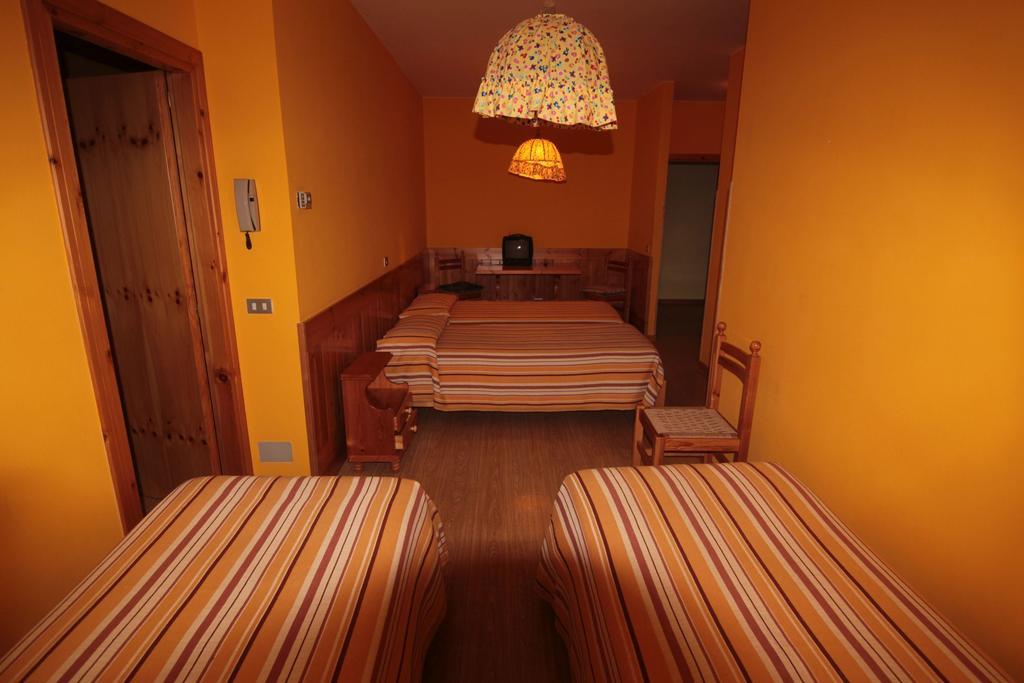 Albergo Trieste Tambre dʼAlpago Kamer foto