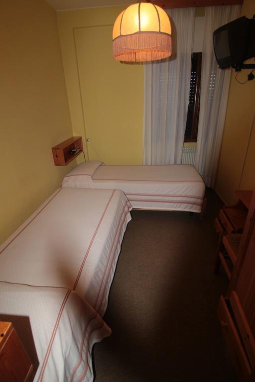 Albergo Trieste Tambre dʼAlpago Kamer foto