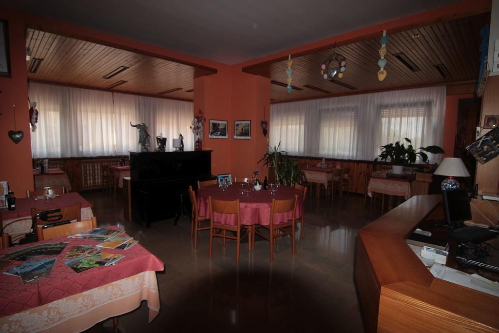 Albergo Trieste Tambre dʼAlpago Buitenkant foto