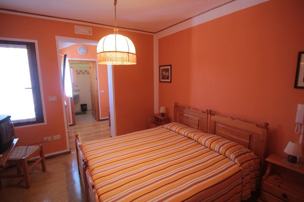 Albergo Trieste Tambre dʼAlpago Kamer foto