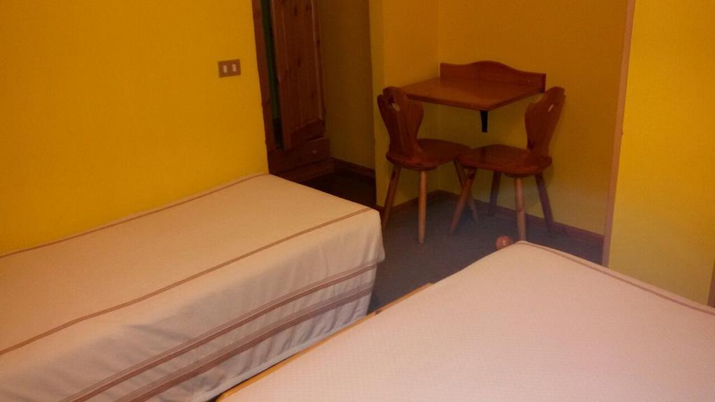 Albergo Trieste Tambre dʼAlpago Kamer foto