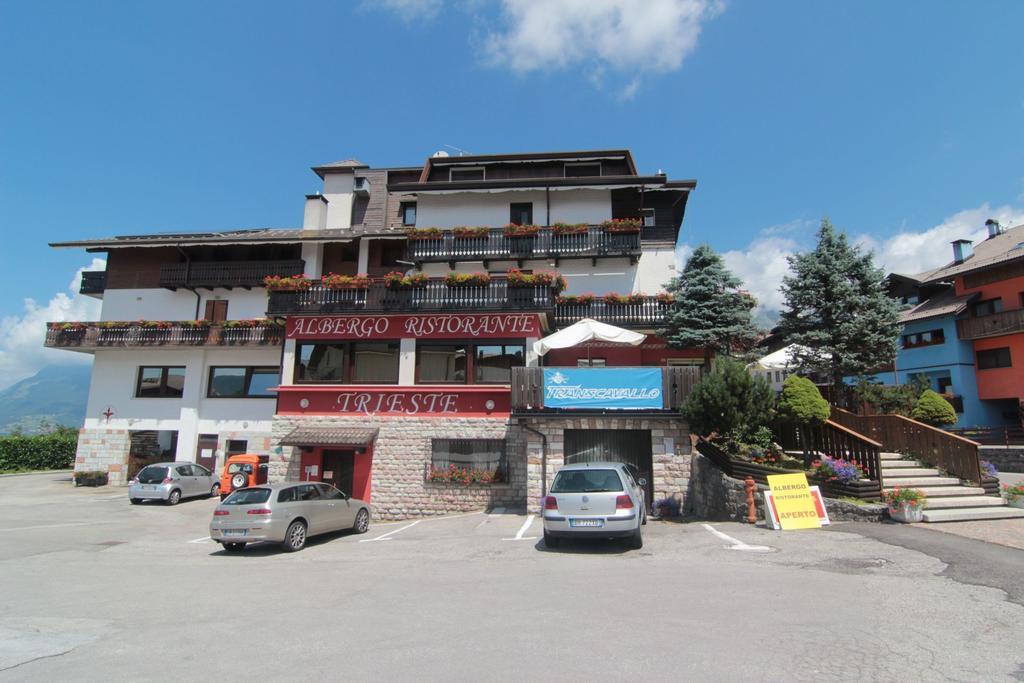 Albergo Trieste Tambre dʼAlpago Buitenkant foto