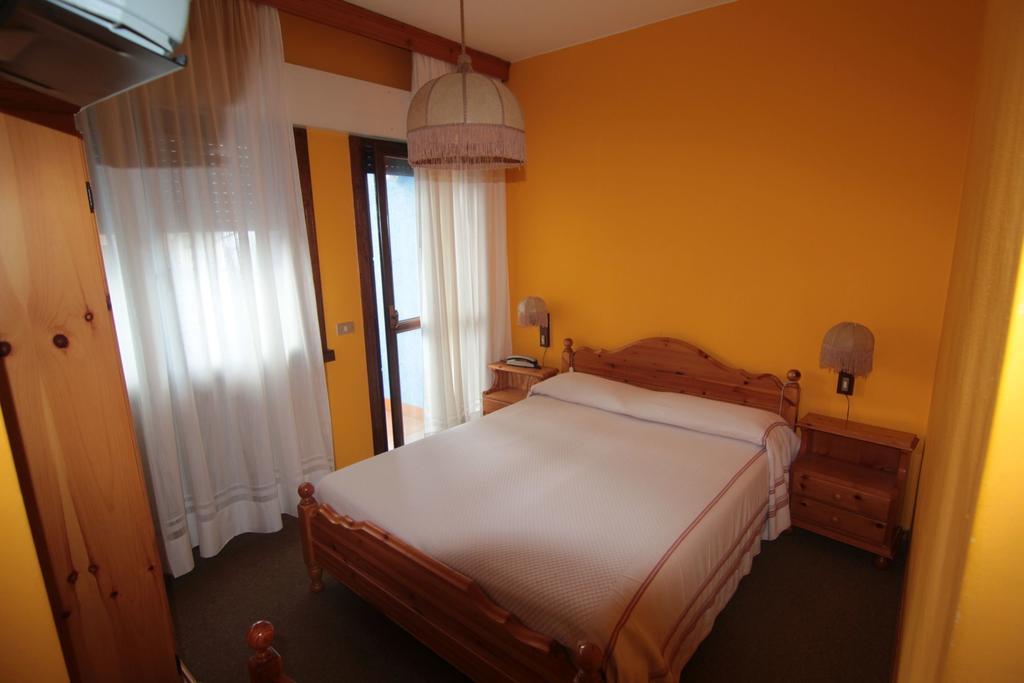 Albergo Trieste Tambre dʼAlpago Kamer foto