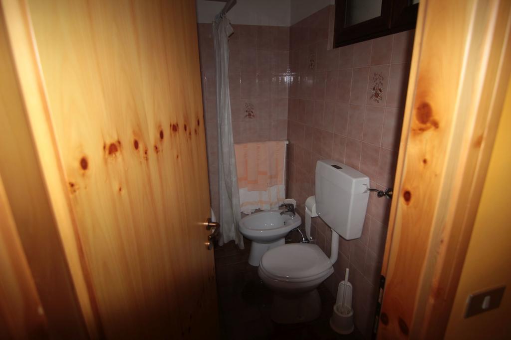 Albergo Trieste Tambre dʼAlpago Kamer foto