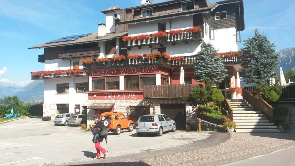 Albergo Trieste Tambre dʼAlpago Kamer foto